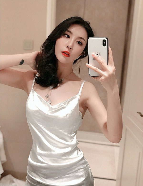 新加坡模特微信